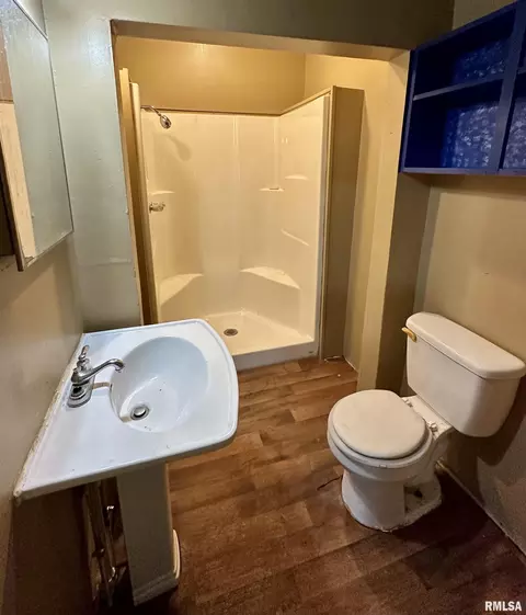 Bath - 104 S Harshbarger St, Abingdon, IL 61410 photo 1 of 1
