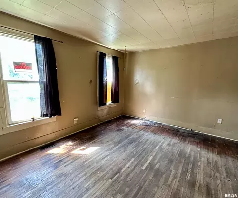 Bedroom - 104 S Harshbarger St, Abingdon, IL 61410 photo 1 of 5