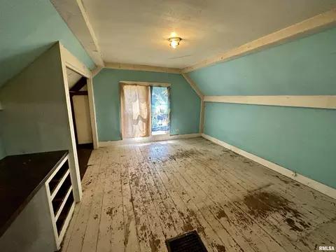 Bedroom - 104 S Harshbarger St, Abingdon, IL 61410 photo 4 of 5