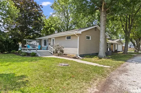 Exterior - 415 E Spruce St, Chatham, IL 62629 photo 5 of 9