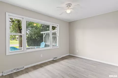 Living - 415 E Spruce St, Chatham, IL 62629 photo 5 of 5