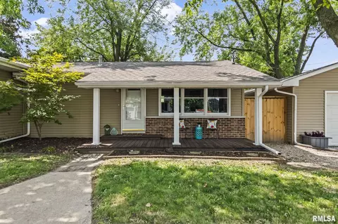 Exterior - 415 E Spruce St, Chatham, IL 62629 photo 1 of 9