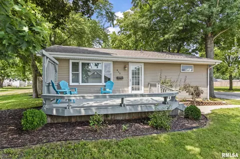 Exterior - 415 E Spruce St, Chatham, IL 62629 photo 6 of 9