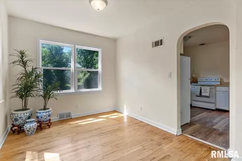 212 Black Ave, Springfield, IL 62702 photo 12