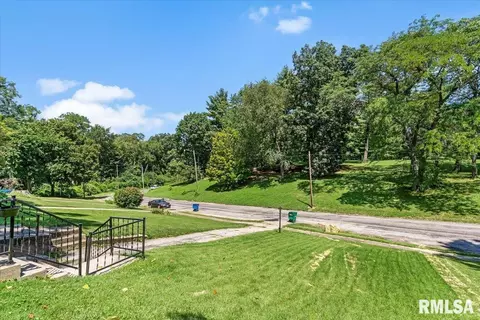212 Black Ave, Springfield, IL 62702 photo 4