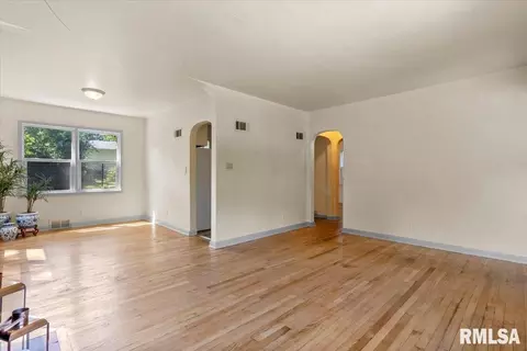 212 Black Ave, Springfield, IL 62702 photo 9