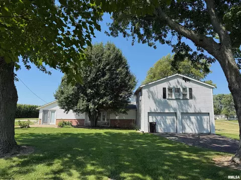 3507 Smith Rd, Pleasant Plains, IL 62677
