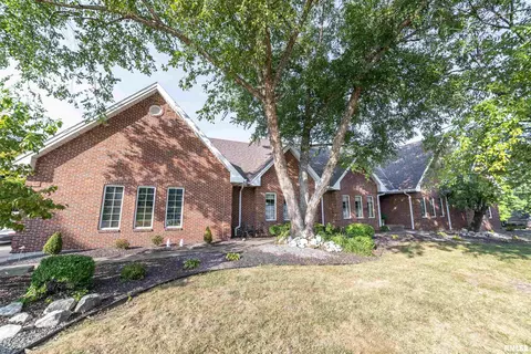 921 Birdie Ln, Quincy, IL 62305
