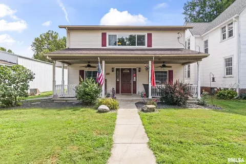 137 E Adams St, Greenview, IL 62642