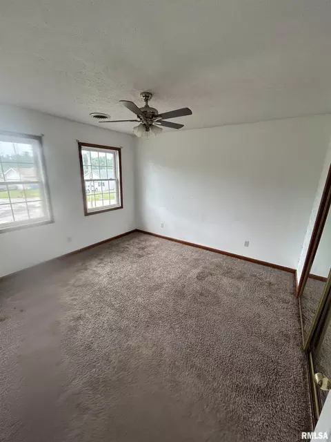 Bedroom - 806 Bitterroot Ct, Athens, IL 62613 photo 1 of 4