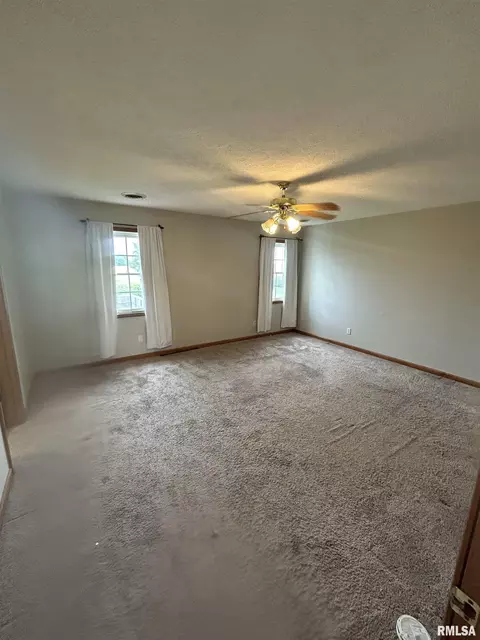 Bedroom - 806 Bitterroot Ct, Athens, IL 62613 photo 4 of 4