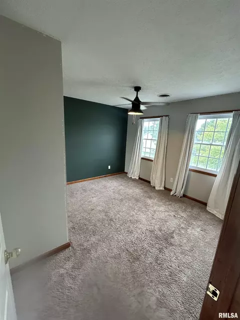 Bedroom - 806 Bitterroot Ct, Athens, IL 62613 photo 3 of 4