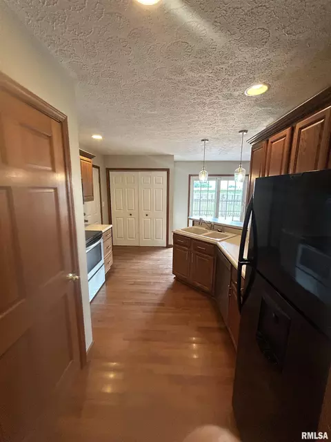 Kitchen - 806 Bitterroot Ct, Athens, IL 62613 photo 1 of 3