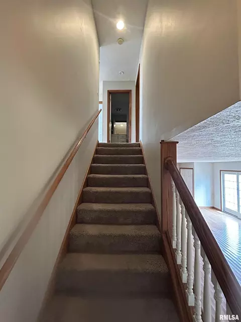Entry Way - 806 Bitterroot Ct, Athens, IL 62613 photo 2 of 3