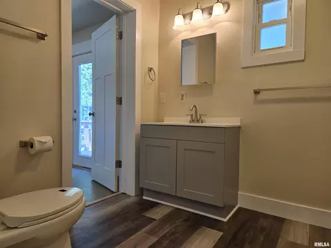 Bath - 3324 S 2nd St, Springfield, IL 62703 photo 3 of 4