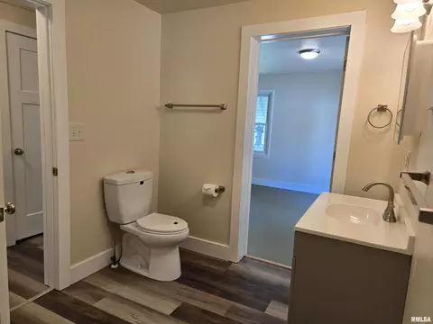 Bath - 3324 S 2nd St, Springfield, IL 62703 photo 2 of 4