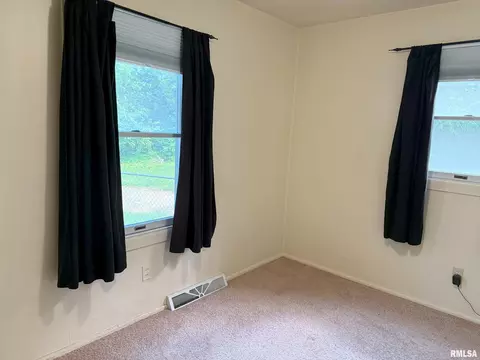 Bedroom - 17 Lilac Ln, Springfield, IL 62702 photo 2 of 2