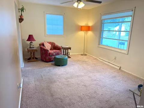 Living - 17 Lilac Ln, Springfield, IL 62702 photo 3 of 3
