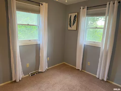 Bedroom - 17 Lilac Ln, Springfield, IL 62702 photo 1 of 2