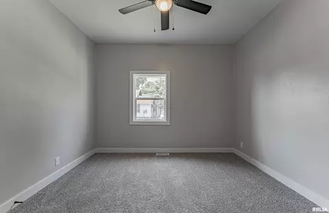 660 6th St, Lincoln, IL 62656 photo 14