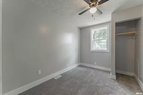 660 6th St, Lincoln, IL 62656 photo 12