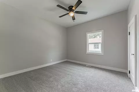 660 6th St, Lincoln, IL 62656 photo 10