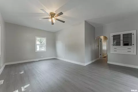 660 6th St, Lincoln, IL 62656 photo 5