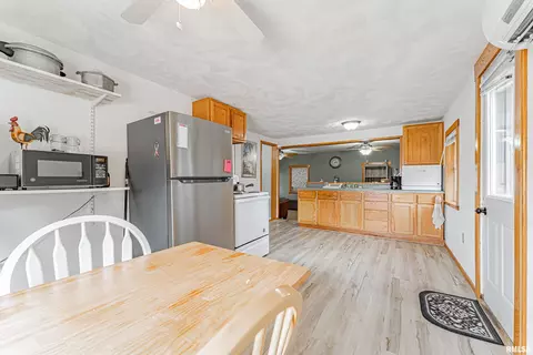 Kitchen - 12450 Sunset Dr, Manito, IL 61546 photo 1 of 2