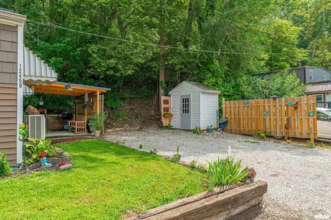 Exterior - 12450 Sunset Dr, Manito, IL 61546 photo 3 of 4