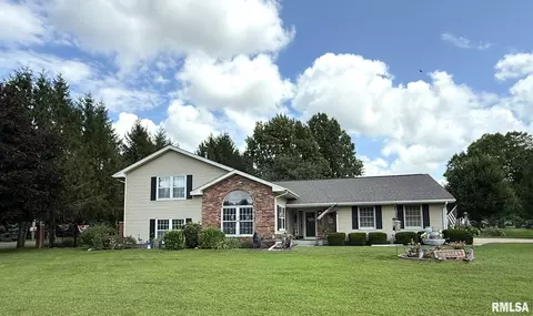 3175 Buckingham Rd, Galesburg, IL 61401