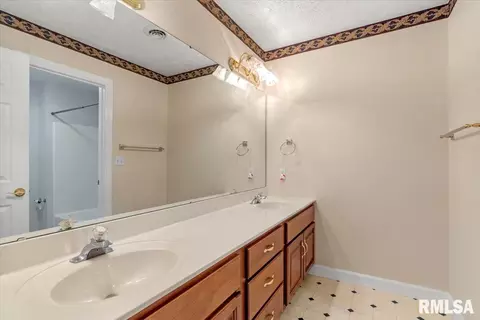 7216 Wentworth Dr, Springfield, IL 62711 photo 27