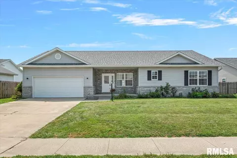 304 Podres Ln, Chatham, IL 62629