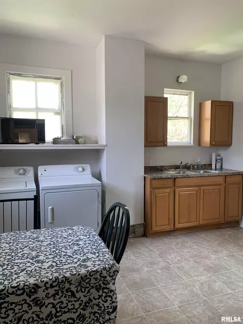 914 N 5th Street St, Springfield, IL 62702 photo 3