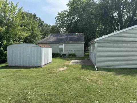 211 E Locust St, Chatham, IL 62629 photo 13