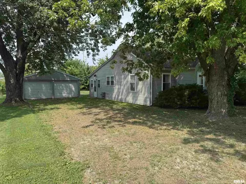 211 E Locust St, Chatham, IL 62629 photo 2