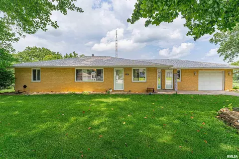 428 W Walnut St, Mason City, IL 62664