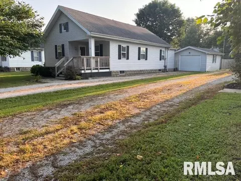 628 University St, Carlinville, IL 62626