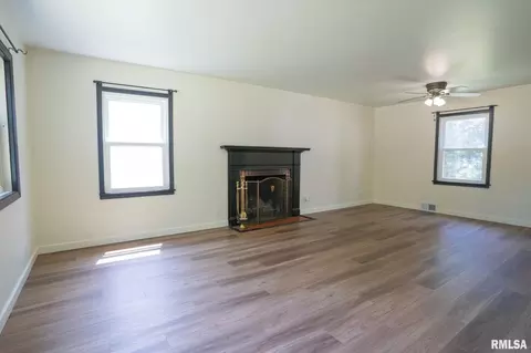 1521 N 3rd St, Springfield, IL 62702 photo 5