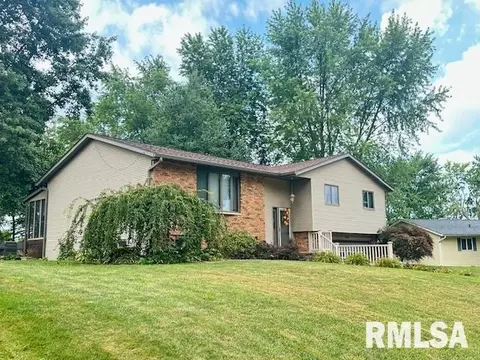 1322 Cynthia Ct, Taylorville, IL 62568