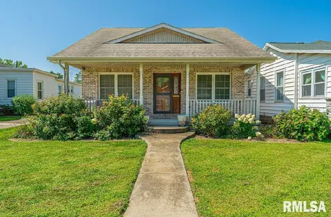 813 Pulaski St, Lincoln, IL 62656