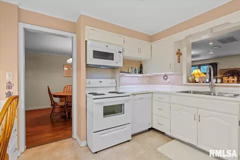 1027 Hoechester Rd, Springfield, IL 62712 photo 10