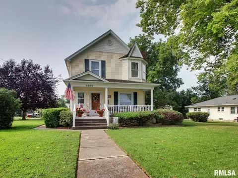 2048 Locust St, Quincy, IL 62301
