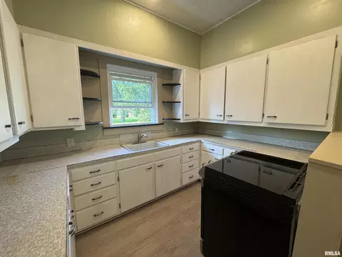 305 E Washington St, Avon, IL 61415 photo 19