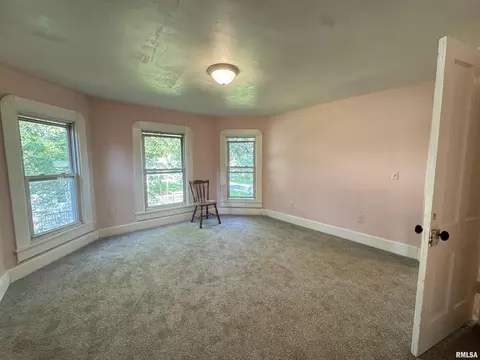 305 E Washington St, Avon, IL 61415 photo 30