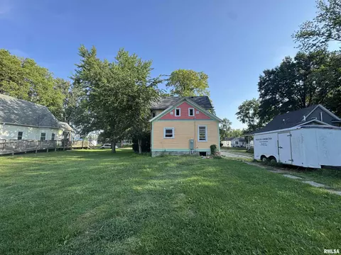 305 E Washington St, Avon, IL 61415 photo 5