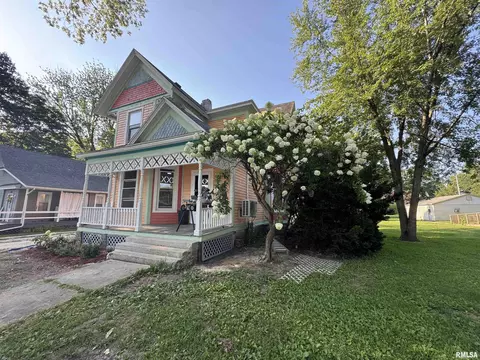 305 E Washington St, Avon, IL 61415 photo 2