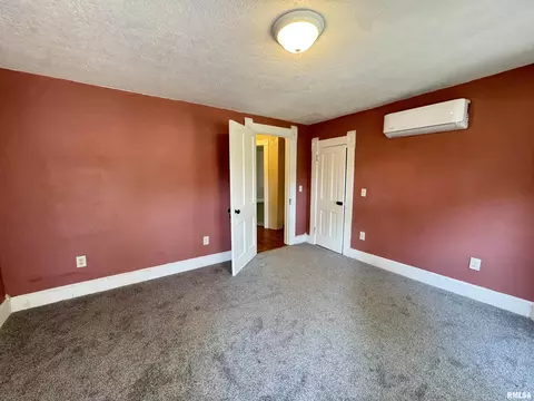 305 E Washington St, Avon, IL 61415 photo 33