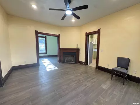 305 E Washington St, Avon, IL 61415 photo 12