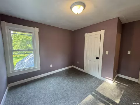 305 E Washington St, Avon, IL 61415 photo 35