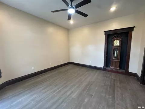 305 E Washington St, Avon, IL 61415 photo 9